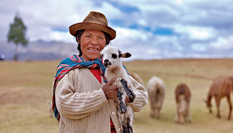 Wpei9-peru-walking-8
